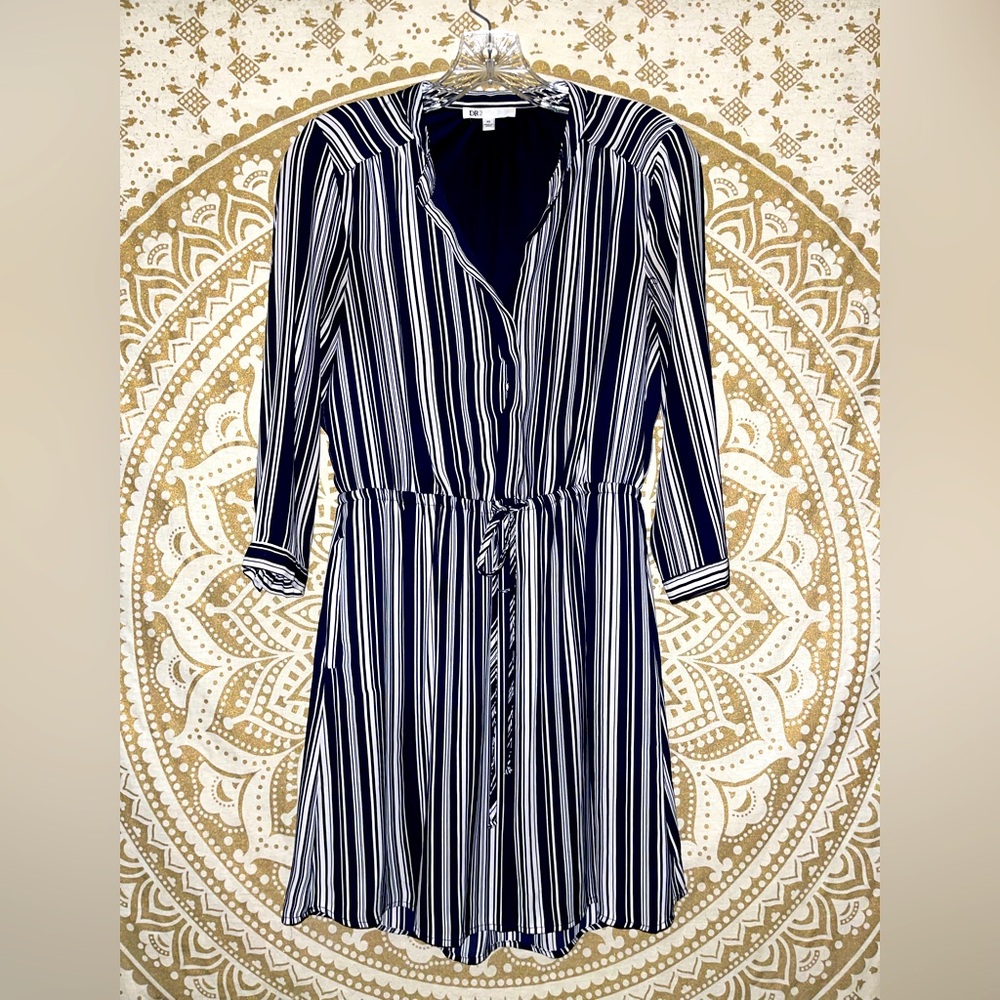 “DR2” LADIES NAVY BLUE AND WHITE STRIPED LINED DRESS, 3/4 LENGTH SLEEVE, SIZE XS